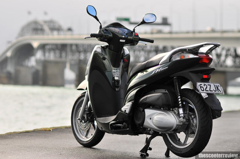 Honda SH 300 - The Scooter Review